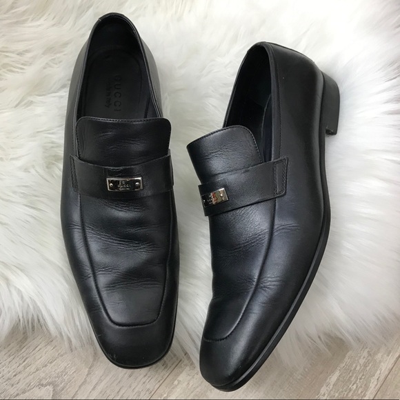 GUCCI Black Leather Apron Toe Logo Plate Loafer